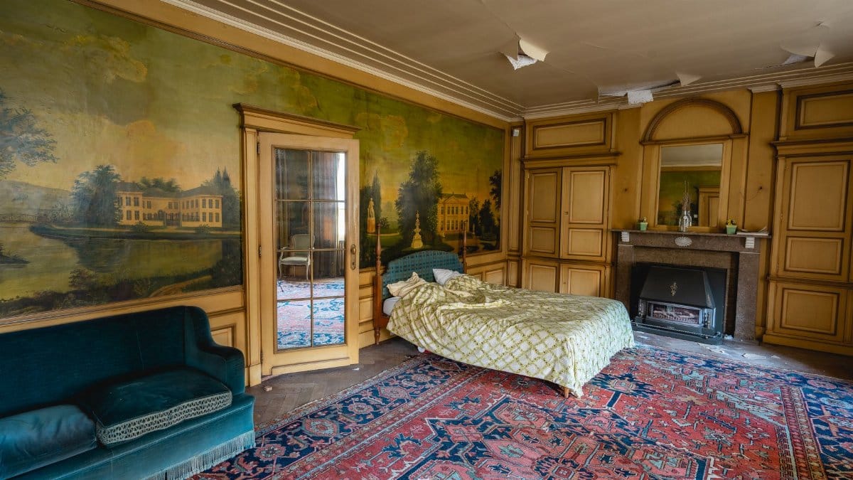 Elegant vintage-style bedroom with ornate decor and classic design elements.
