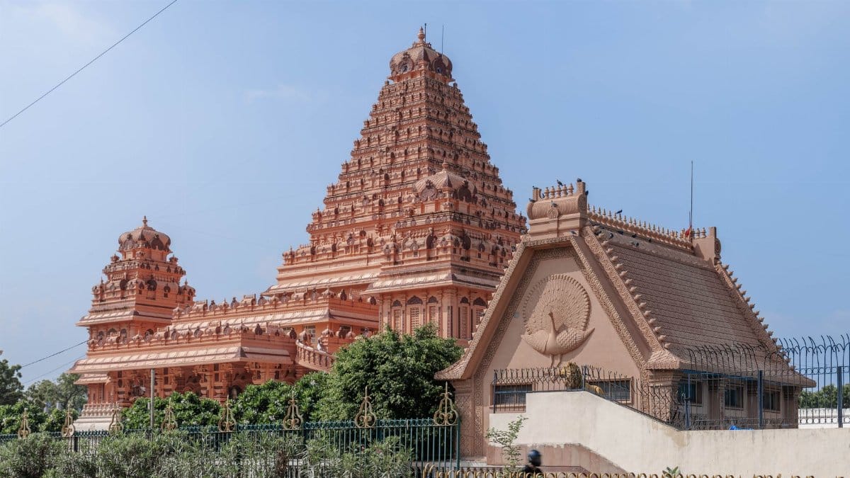 Beautiful Hindu temple showcasing intricate architecture in Delhi, India on a clear day.