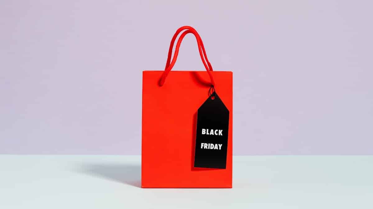 Vibrant red shopping bag with a Black Friday tag, perfect for sale promotions.