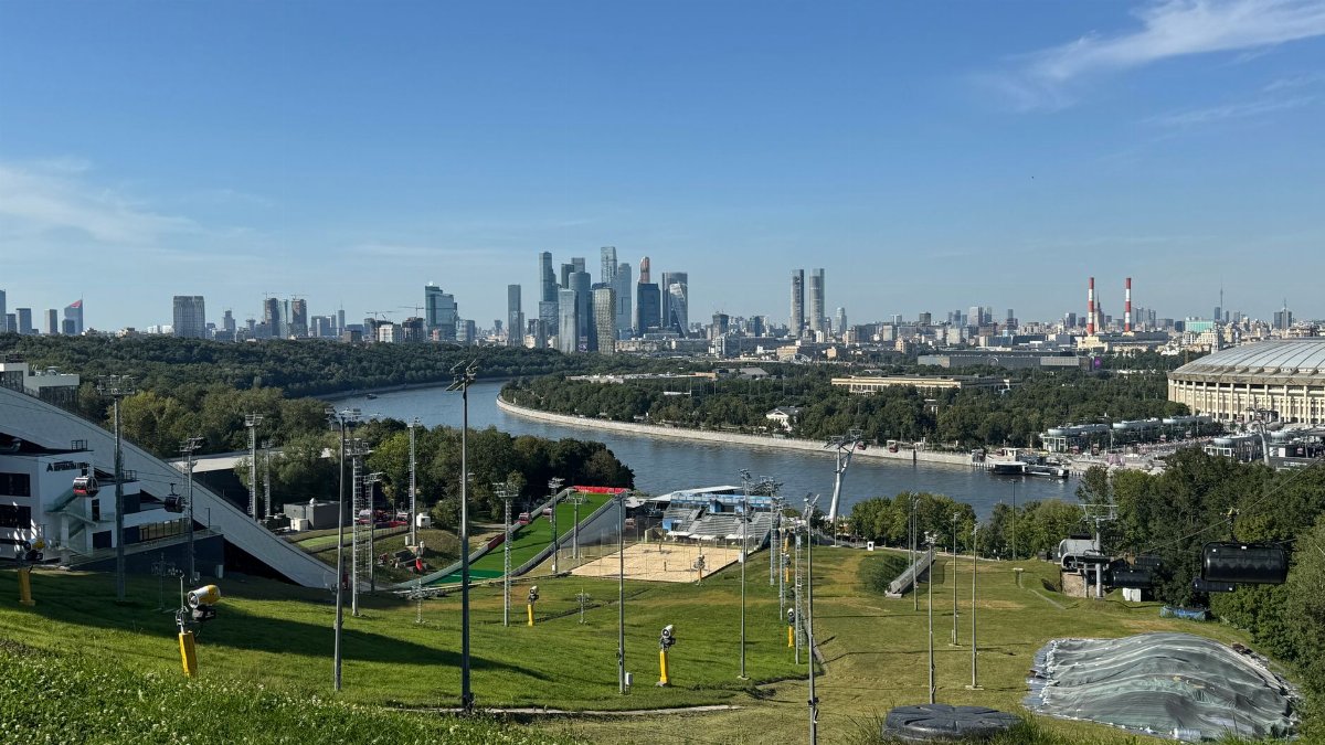 Scenic view of Moscow city skyline with Moscow River on a clear day.